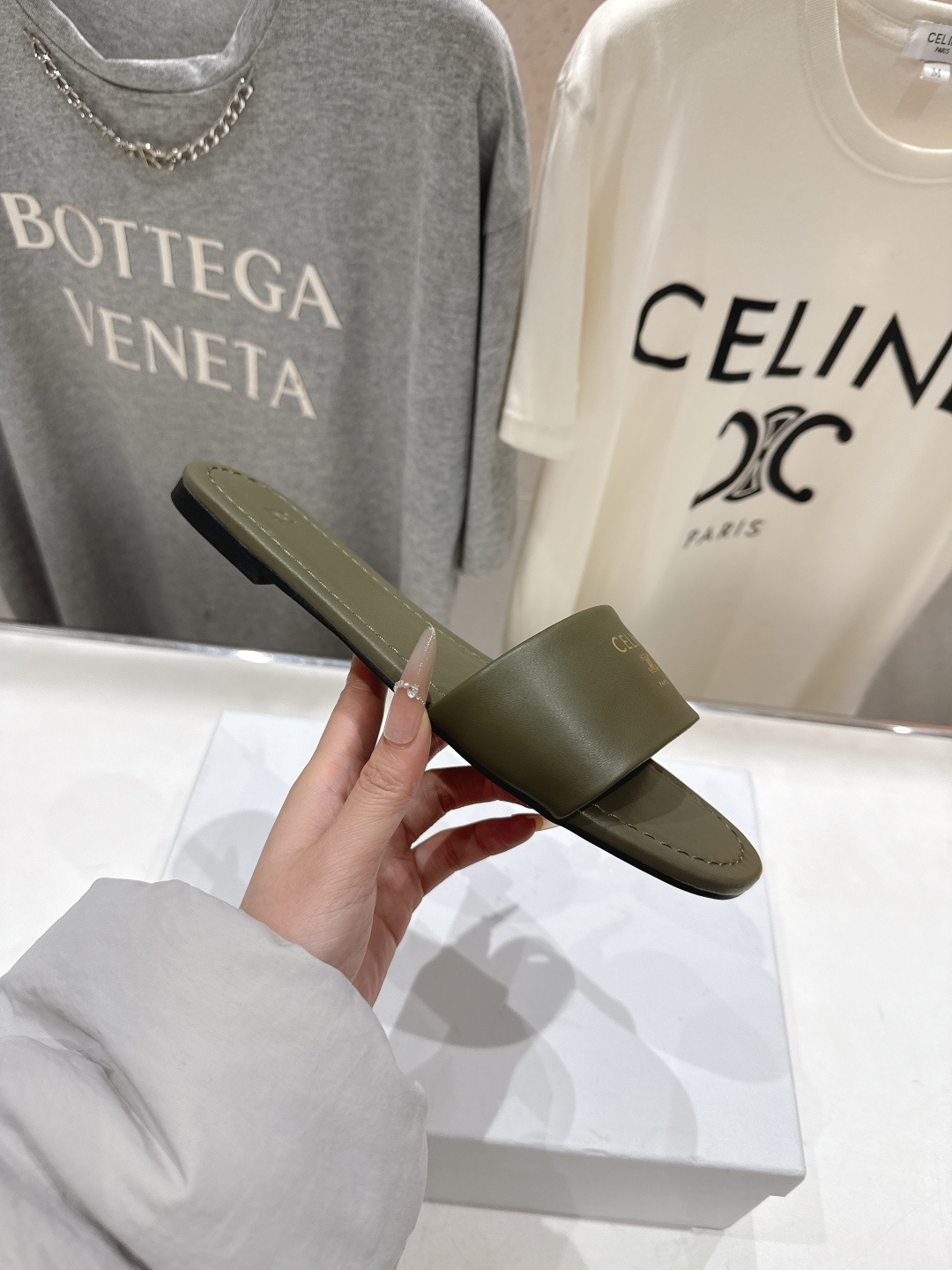 高版本出厂 Celine/塞琳2026ss思琳F035夏季新款凯旋门Logo平底拖鞋高级感十足 网红in