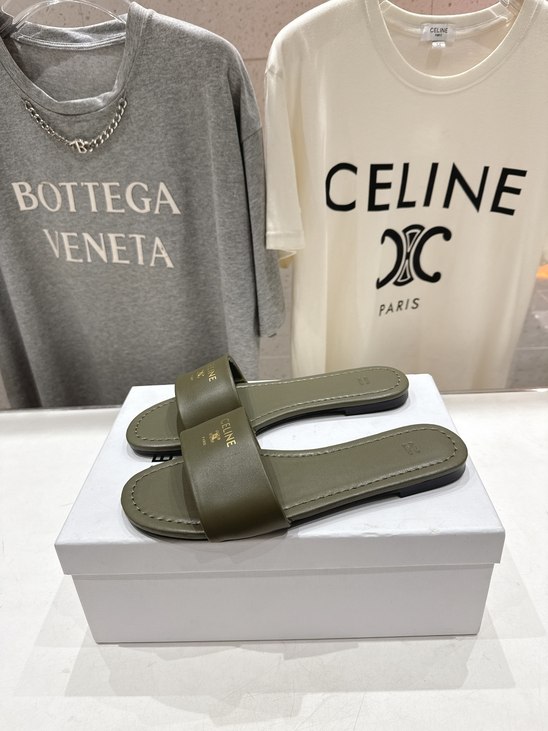 高版本出厂 Celine/塞琳2026ss思琳F035夏季新款凯旋门Logo平底拖鞋高级感十足 网红in