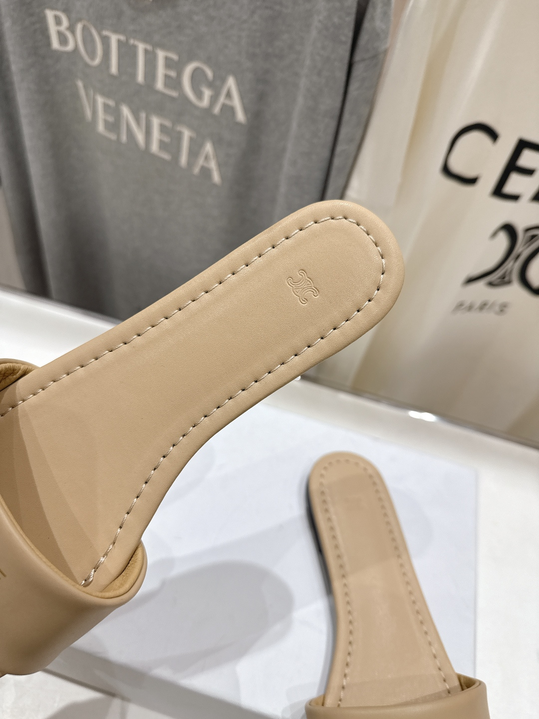 高版本出厂 Celine/塞琳2026ss思琳F035夏季新款凯旋门Logo平底拖鞋高级感十足 网红in