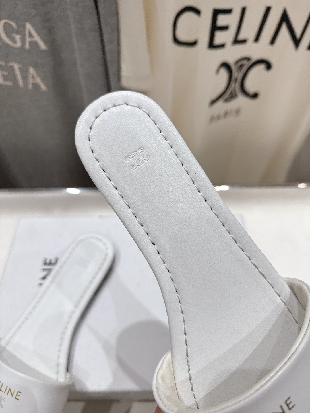 高版本出厂 Celine/塞琳2026ss思琳F035夏季新款凯旋门Logo平底拖鞋高级感十足 网红in