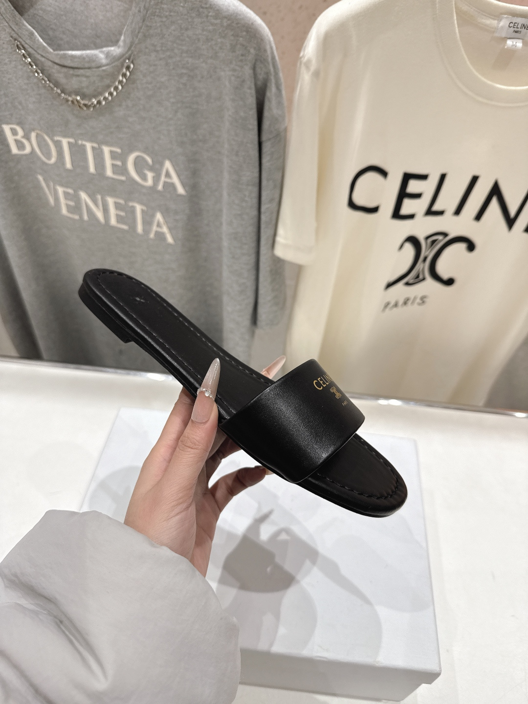 高版本出厂 Celine/塞琳2026ss思琳F035夏季新款凯旋门Logo平底拖鞋高级感十足 网红in