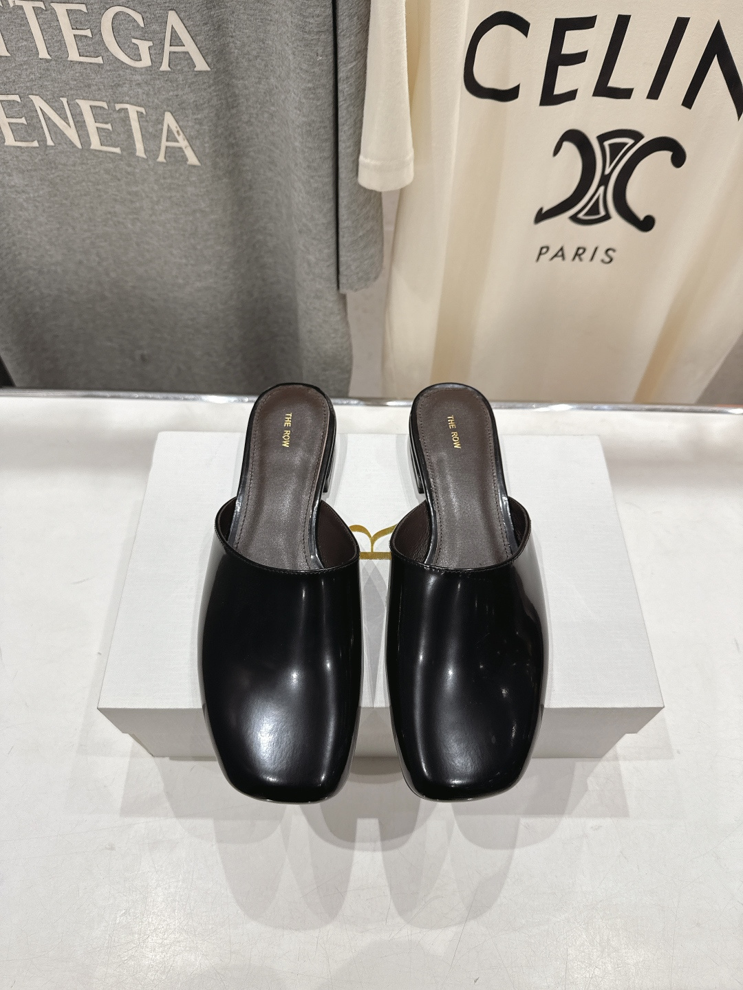 高版本出厂 the row 2026ss春夏走秀爆款小方头平底鞋玛丽珍半拖单鞋非常舒服的平底鞋，极简设计