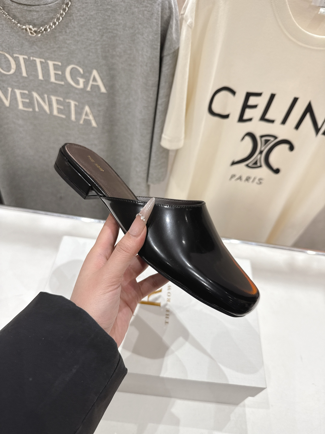 高版本出厂 the row 2026ss春夏走秀爆款小方头平底鞋玛丽珍半拖单鞋非常舒服的平底鞋，极简设计