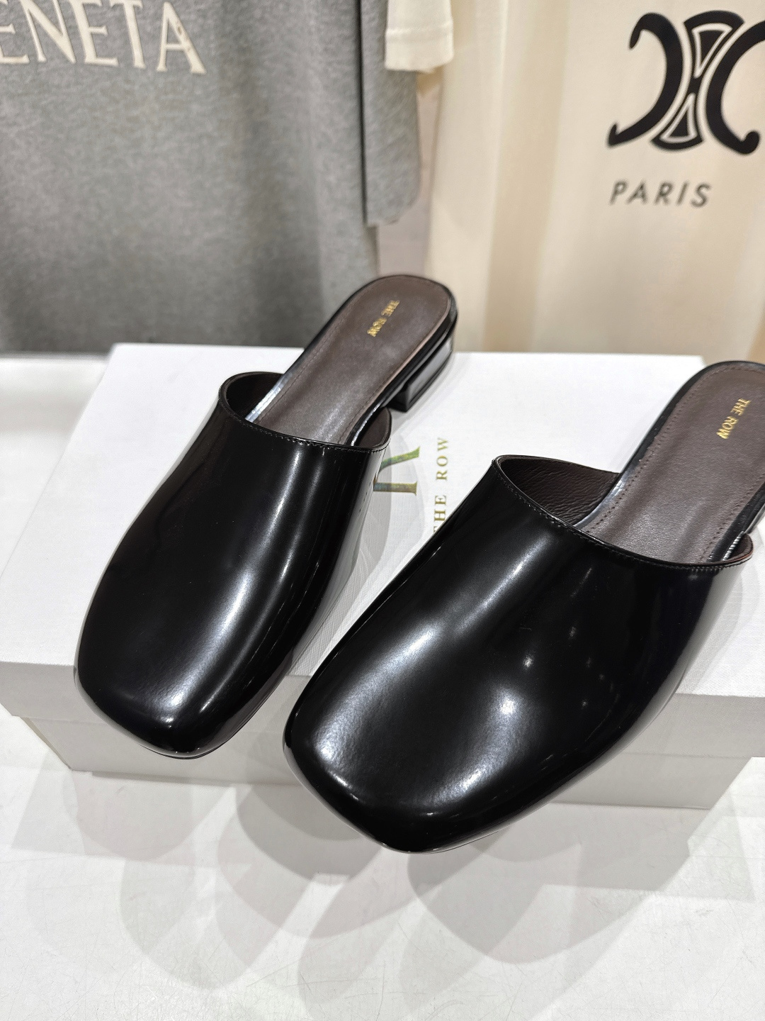 高版本出厂 the row 2026ss春夏走秀爆款小方头平底鞋玛丽珍半拖单鞋非常舒服的平底鞋，极简设计