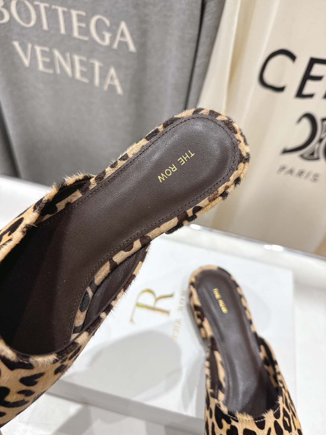 高版本出厂 the row 2026ss春夏走秀爆款小方头平底鞋玛丽珍半拖单鞋非常舒服的平底鞋，极简设计