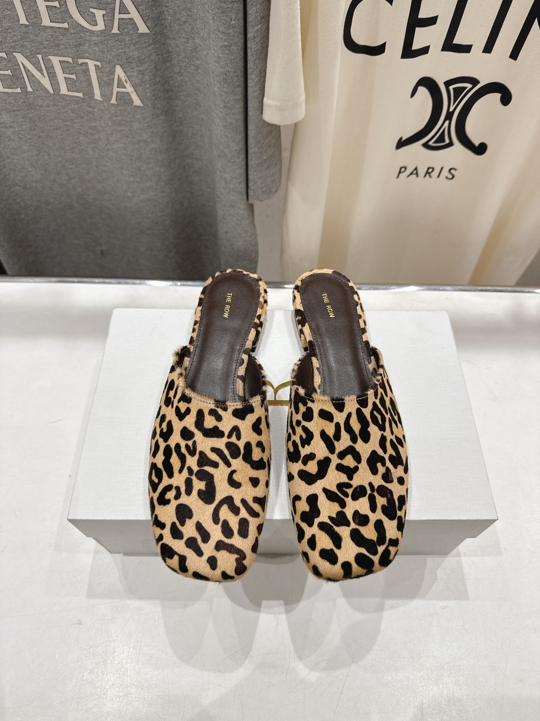 高版本出厂 the row 2026ss春夏走秀爆款小方头平底鞋玛丽珍半拖单鞋非常舒服的平底鞋，极简设计