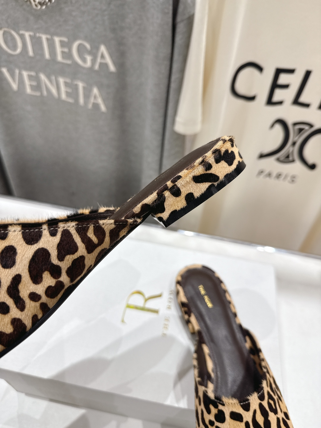 高版本出厂 the row 2026ss春夏走秀爆款小方头平底鞋玛丽珍半拖单鞋非常舒服的平底鞋，极简设计