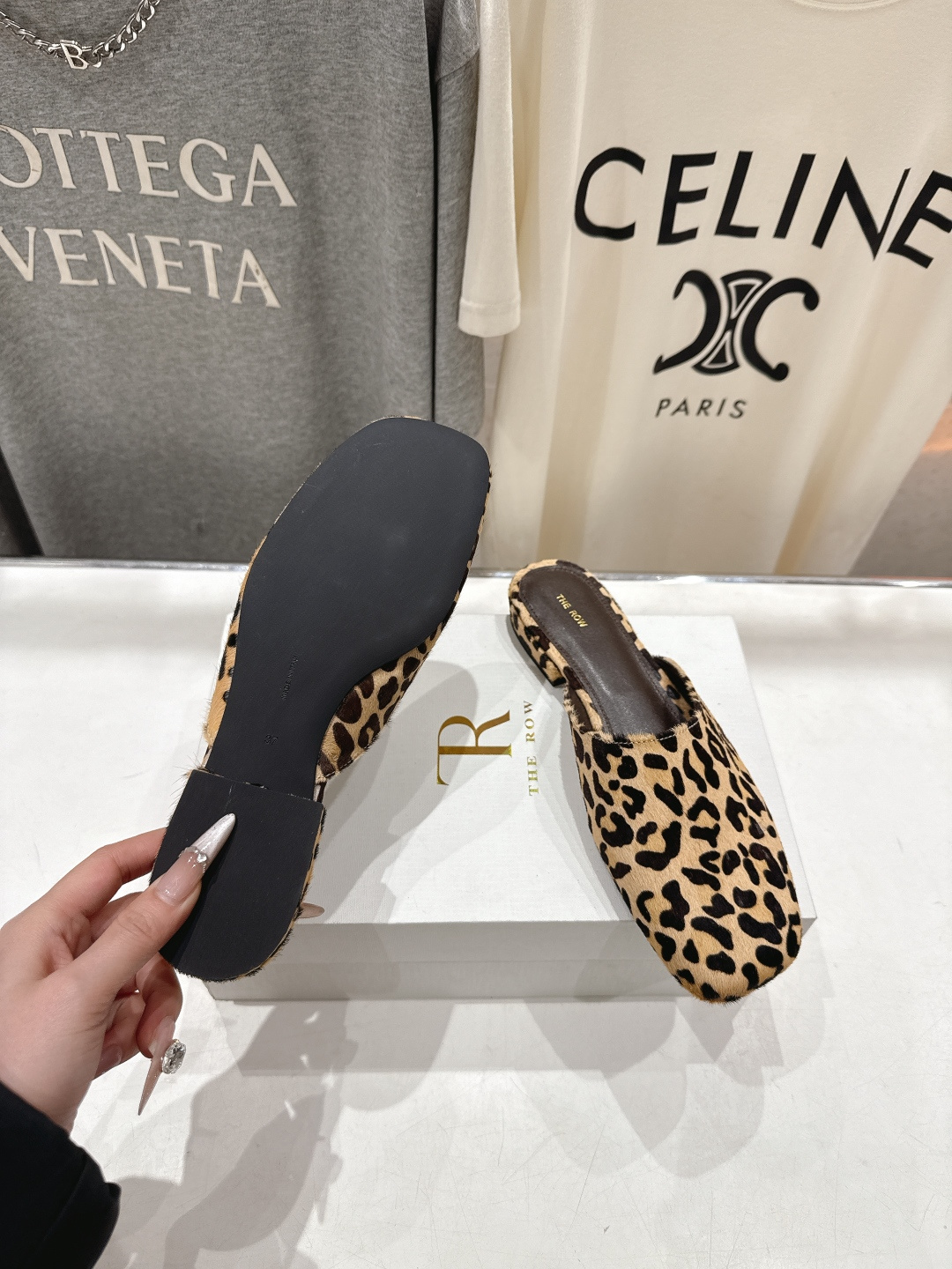 高版本出厂 the row 2026ss春夏走秀爆款小方头平底鞋玛丽珍半拖单鞋非常舒服的平底鞋，极简设计