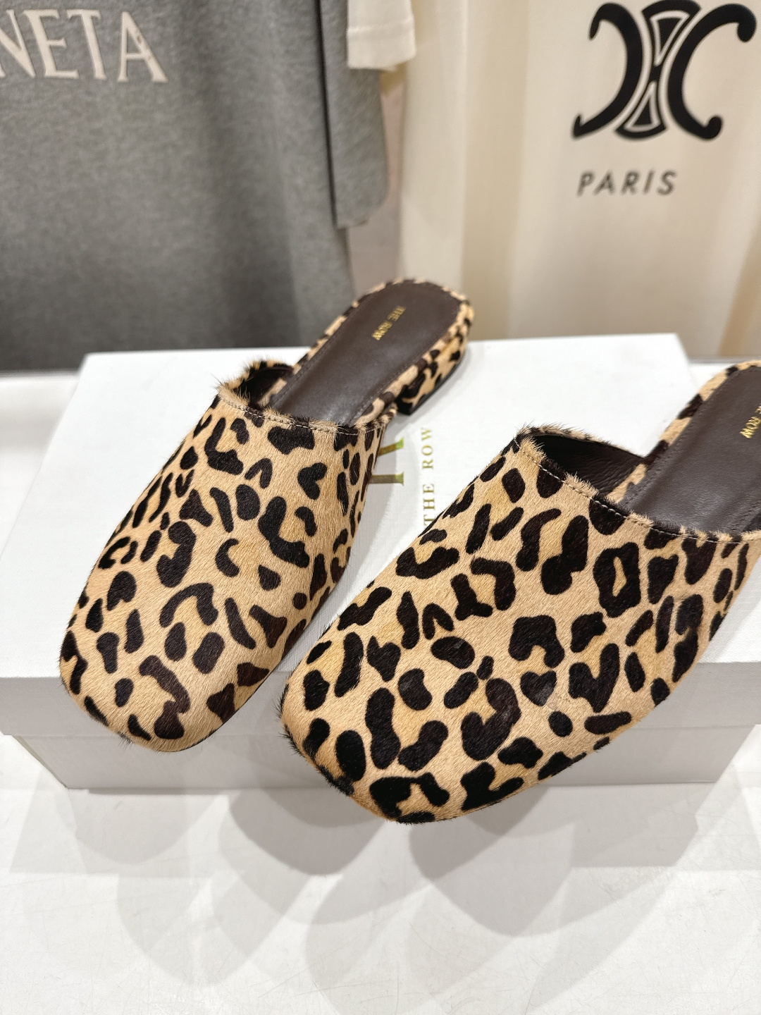 高版本出厂 the row 2026ss春夏走秀爆款小方头平底鞋玛丽珍半拖单鞋非常舒服的平底鞋，极简设计