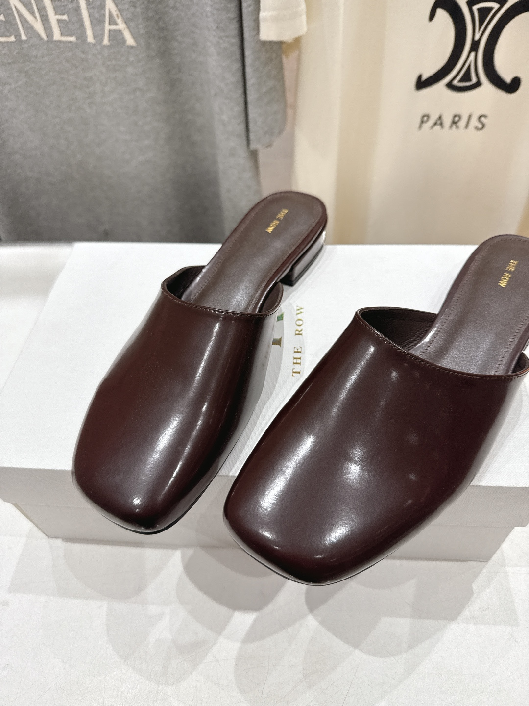 高版本出厂 the row 2026ss春夏走秀爆款小方头平底鞋玛丽珍半拖单鞋非常舒服的平底鞋，极简设计