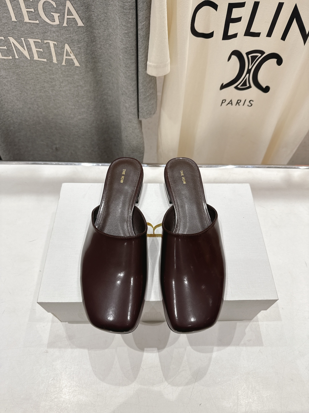 高版本出厂 the row 2026ss春夏走秀爆款小方头平底鞋玛丽珍半拖单鞋非常舒服的平底鞋，极简设计