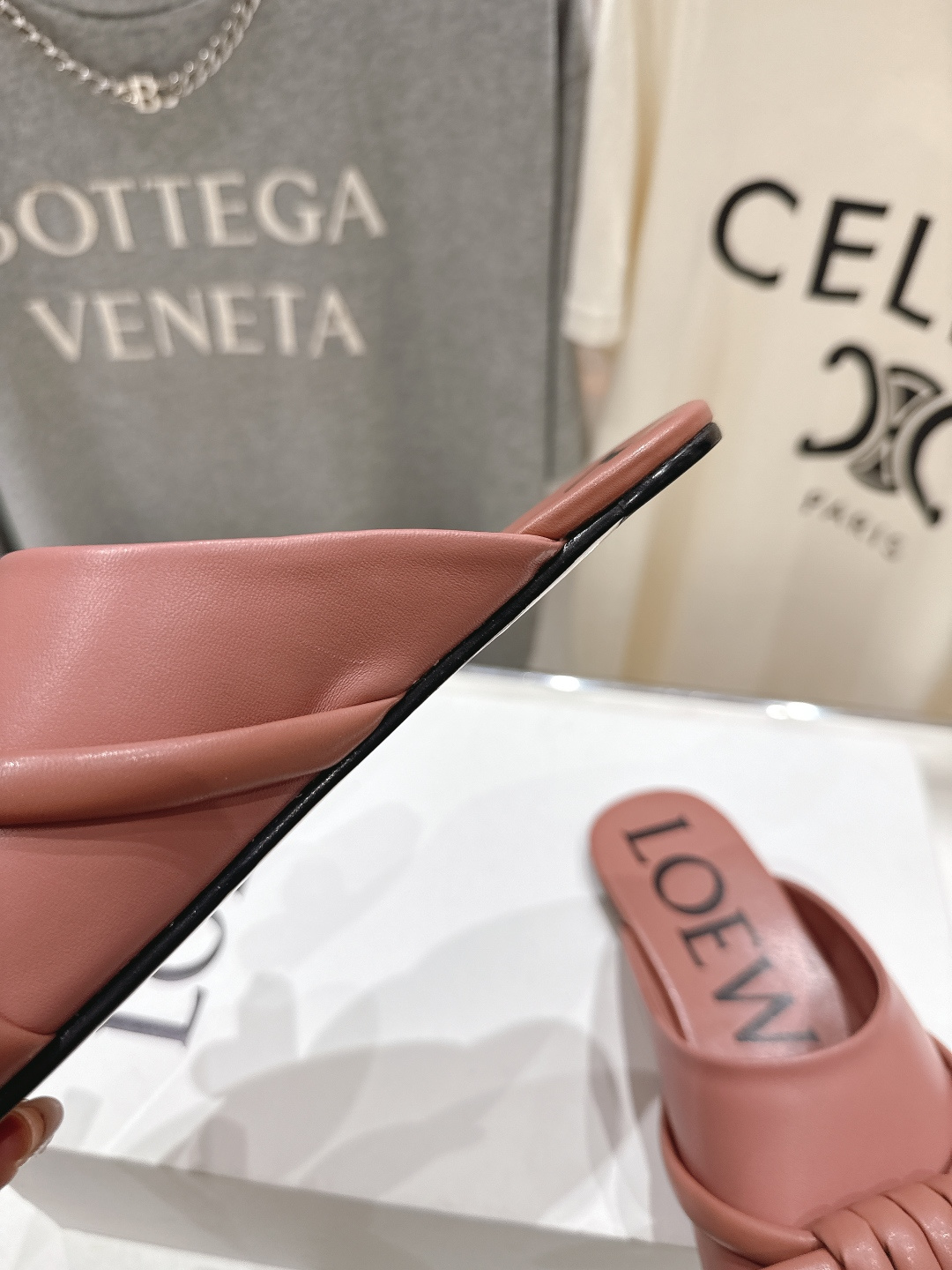 高版本出厂 LOEWE/罗意威F036 26ss春夏新款平底复古半包拖鞋乐福鞋懒人鞋原版购入，细节把控到