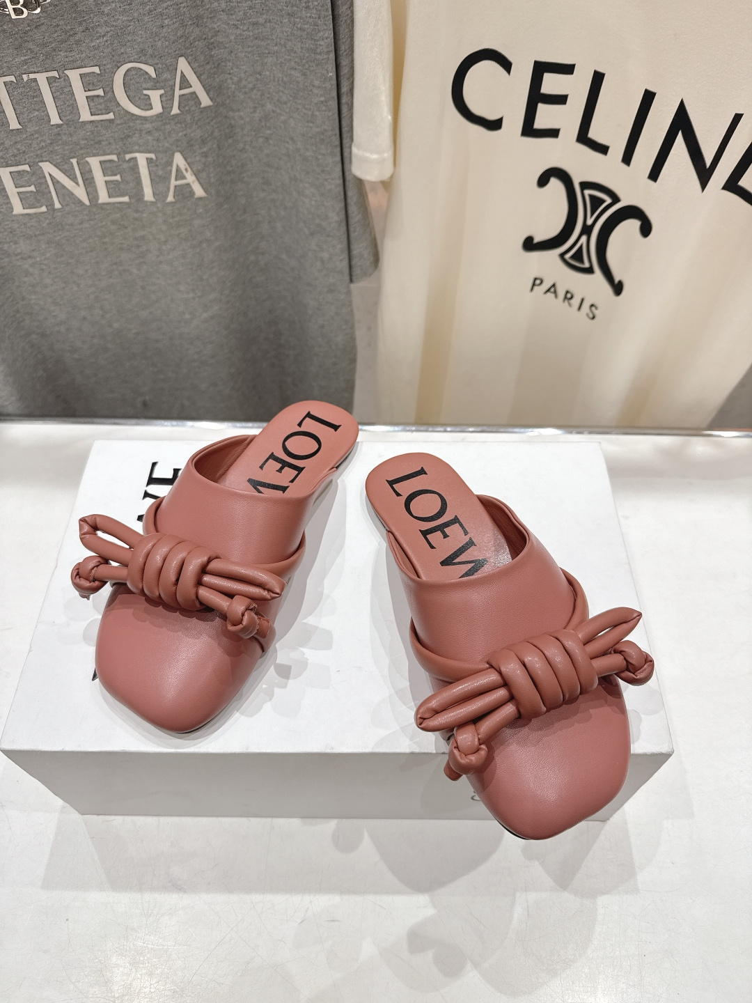 高版本出厂 LOEWE/罗意威F036 26ss春夏新款平底复古半包拖鞋乐福鞋懒人鞋原版购入，细节把控到