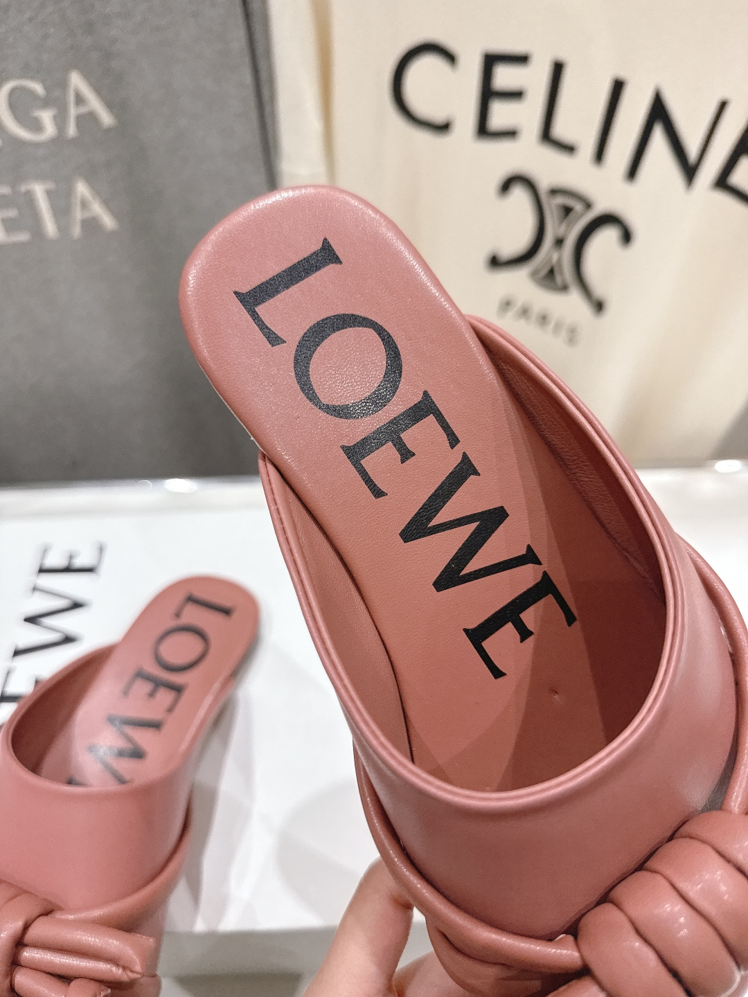 高版本出厂 LOEWE/罗意威F036 26ss春夏新款平底复古半包拖鞋乐福鞋懒人鞋原版购入，细节把控到