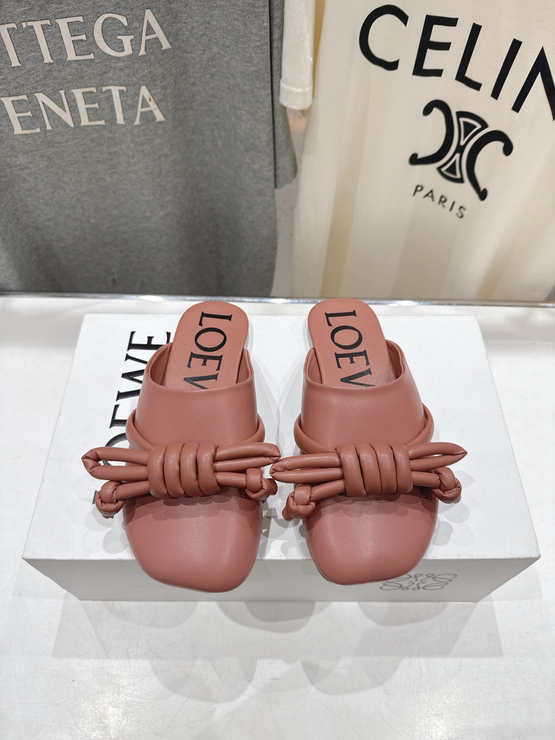 高版本出厂 LOEWE/罗意威F036 26ss春夏新款平底复古半包拖鞋乐福鞋懒人鞋原版购入，细节把控到