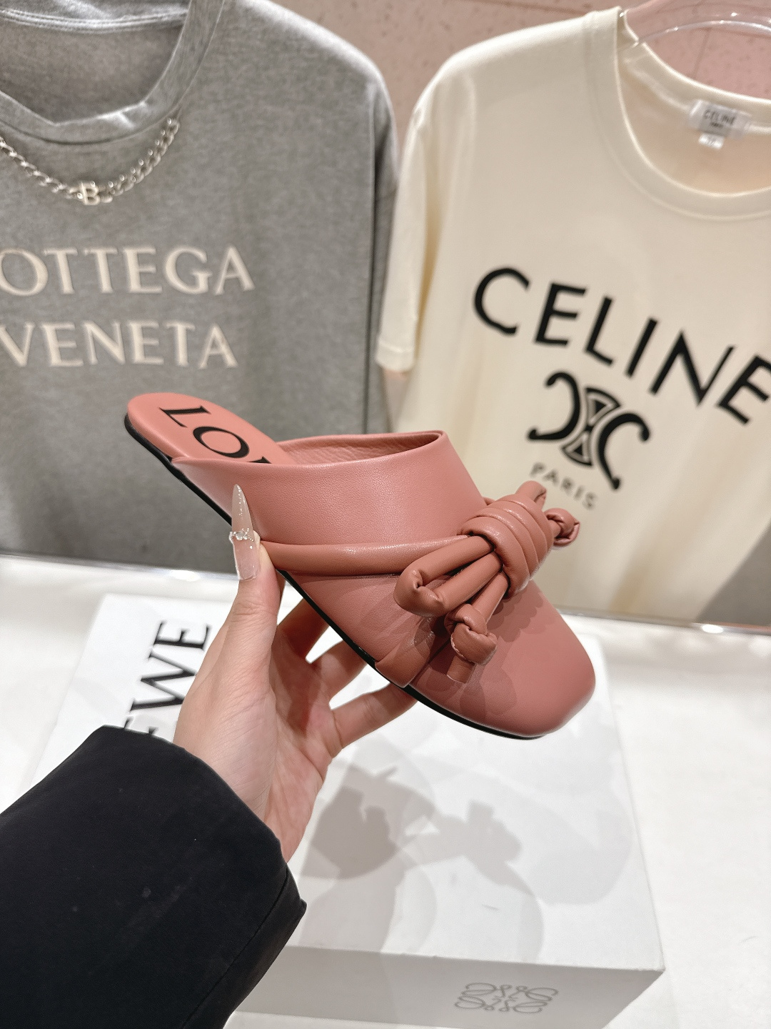 高版本出厂 LOEWE/罗意威F036 26ss春夏新款平底复古半包拖鞋乐福鞋懒人鞋原版购入，细节把控到