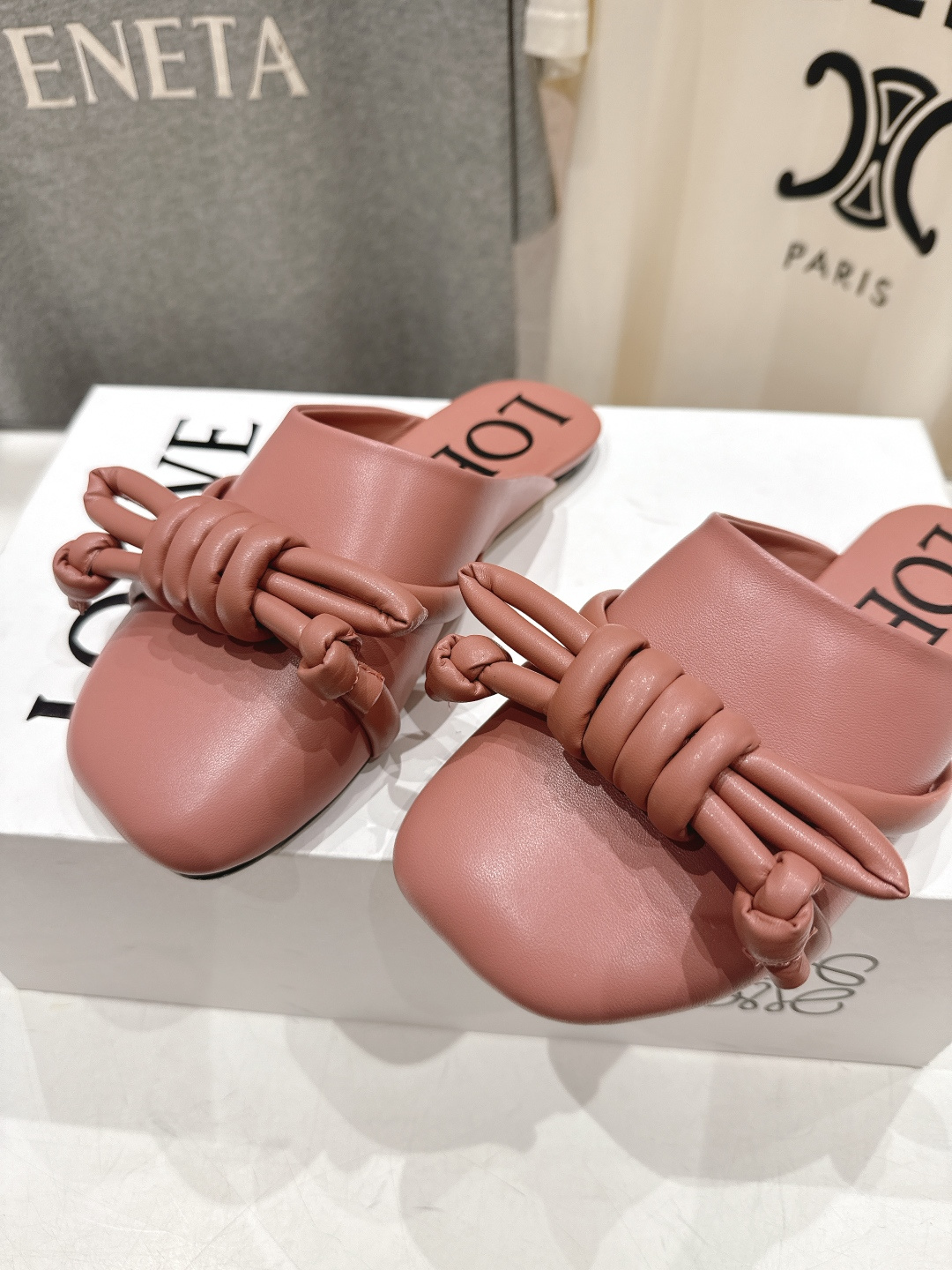 高版本出厂 LOEWE/罗意威F036 26ss春夏新款平底复古半包拖鞋乐福鞋懒人鞋原版购入，细节把控到