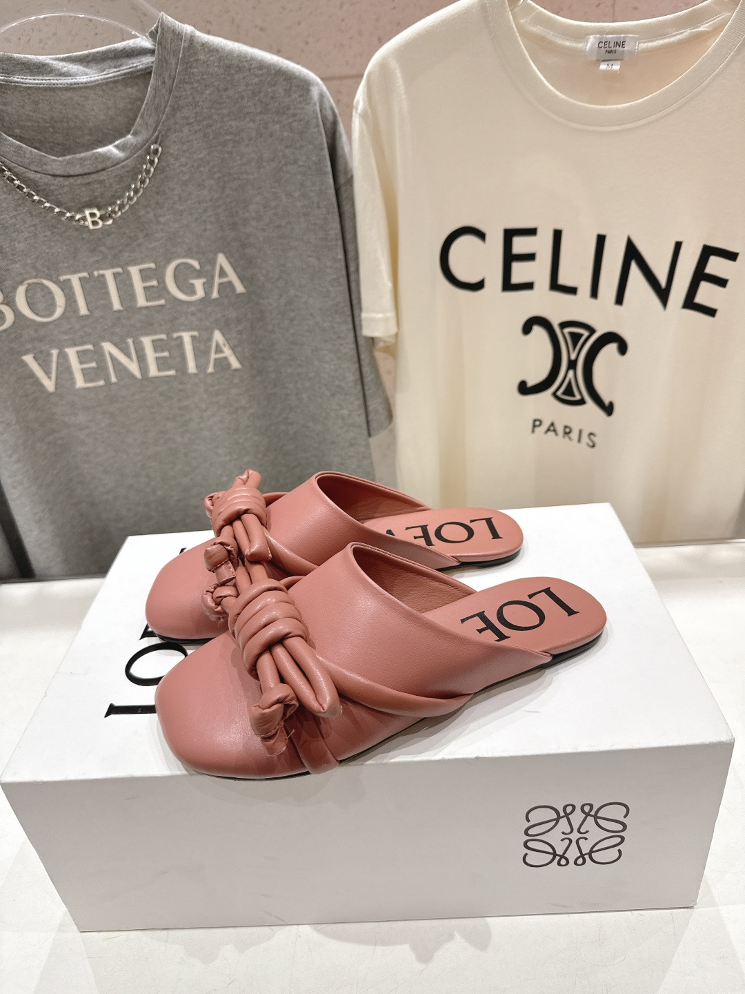 高版本出厂 LOEWE/罗意威F036 26ss春夏新款平底复古半包拖鞋乐福鞋懒人鞋原版购入，细节把控到