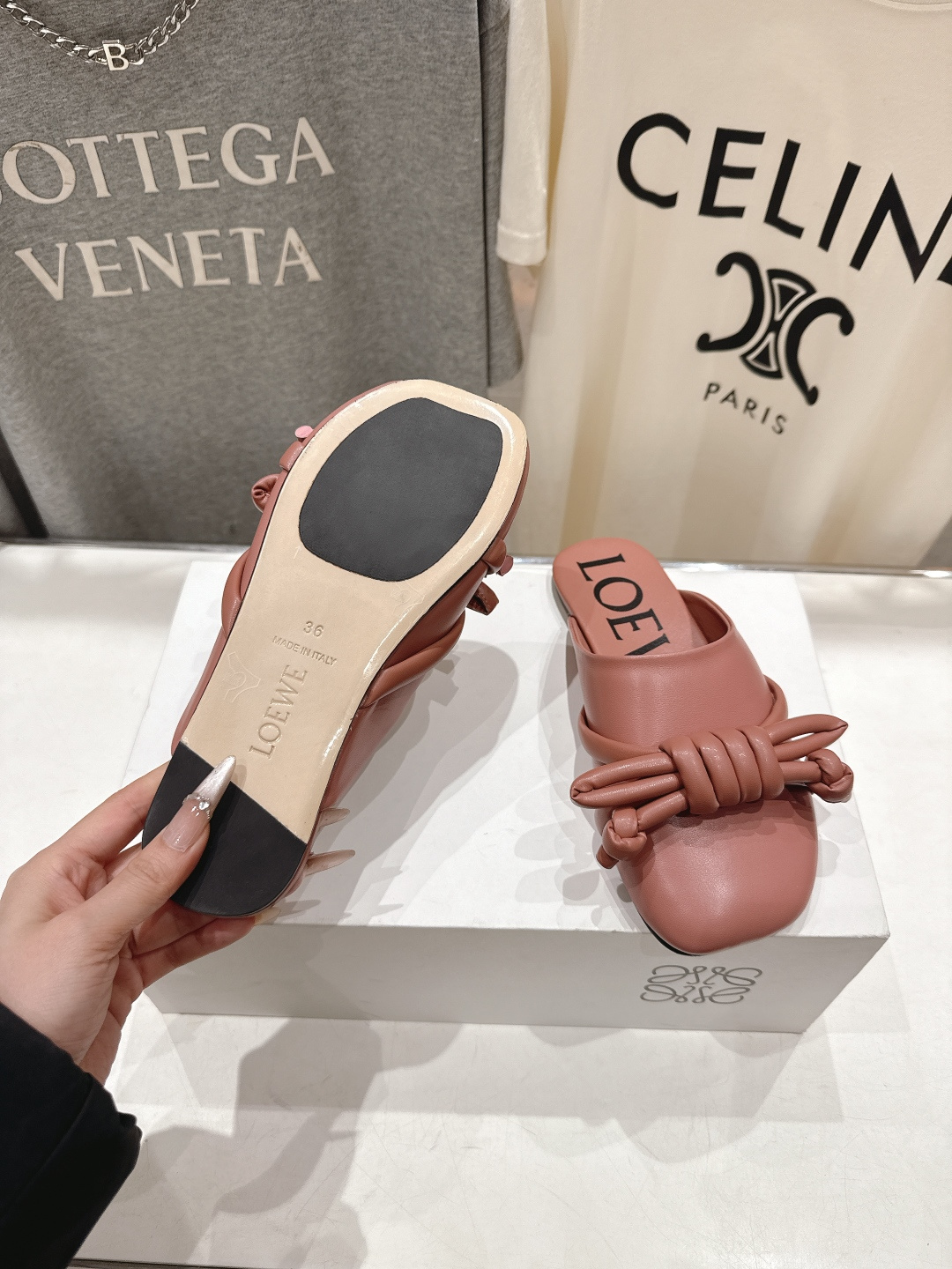 高版本出厂 LOEWE/罗意威F036 26ss春夏新款平底复古半包拖鞋乐福鞋懒人鞋原版购入，细节把控到