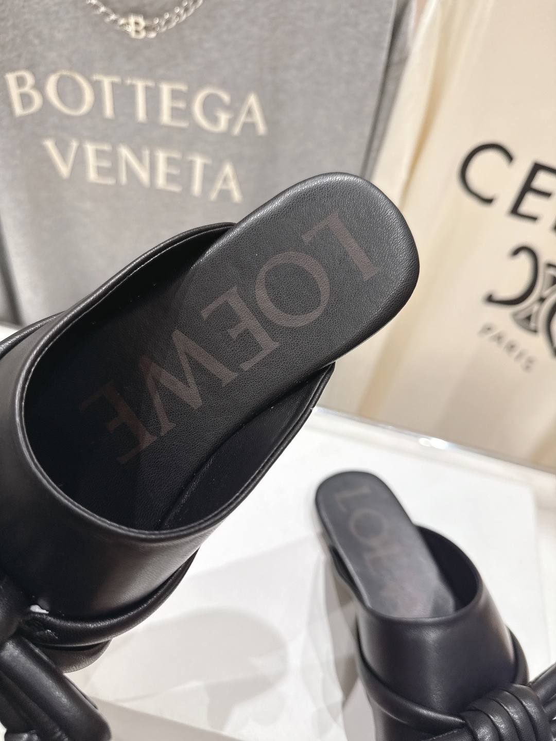 高版本出厂 LOEWE/罗意威F036 26ss春夏新款平底复古半包拖鞋乐福鞋懒人鞋原版购入，细节把控到