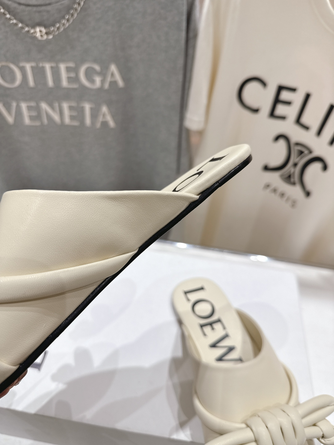 高版本出厂 LOEWE/罗意威F036 26ss春夏新款平底复古半包拖鞋乐福鞋懒人鞋原版购入，细节把控到