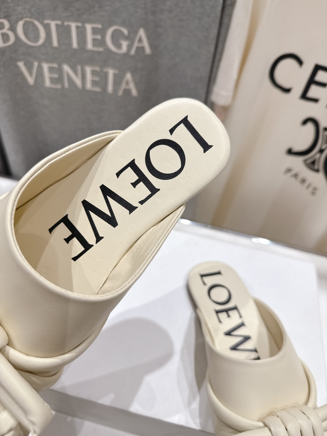 高版本出厂 LOEWE/罗意威F036 26ss春夏新款平底复古半包拖鞋乐福鞋懒人鞋原版购入，细节把控到