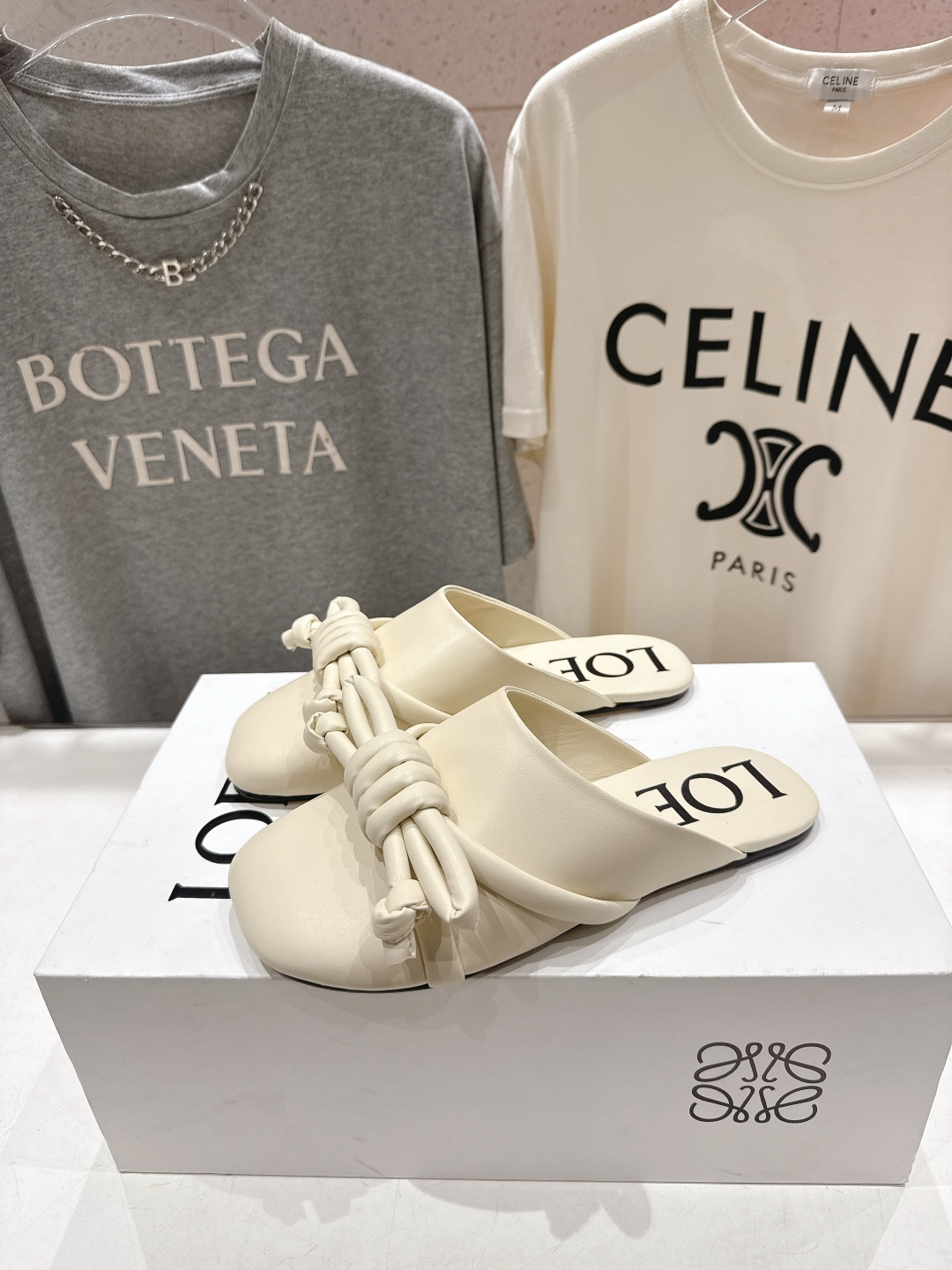 高版本出厂 LOEWE/罗意威F036 26ss春夏新款平底复古半包拖鞋乐福鞋懒人鞋原版购入，细节把控到