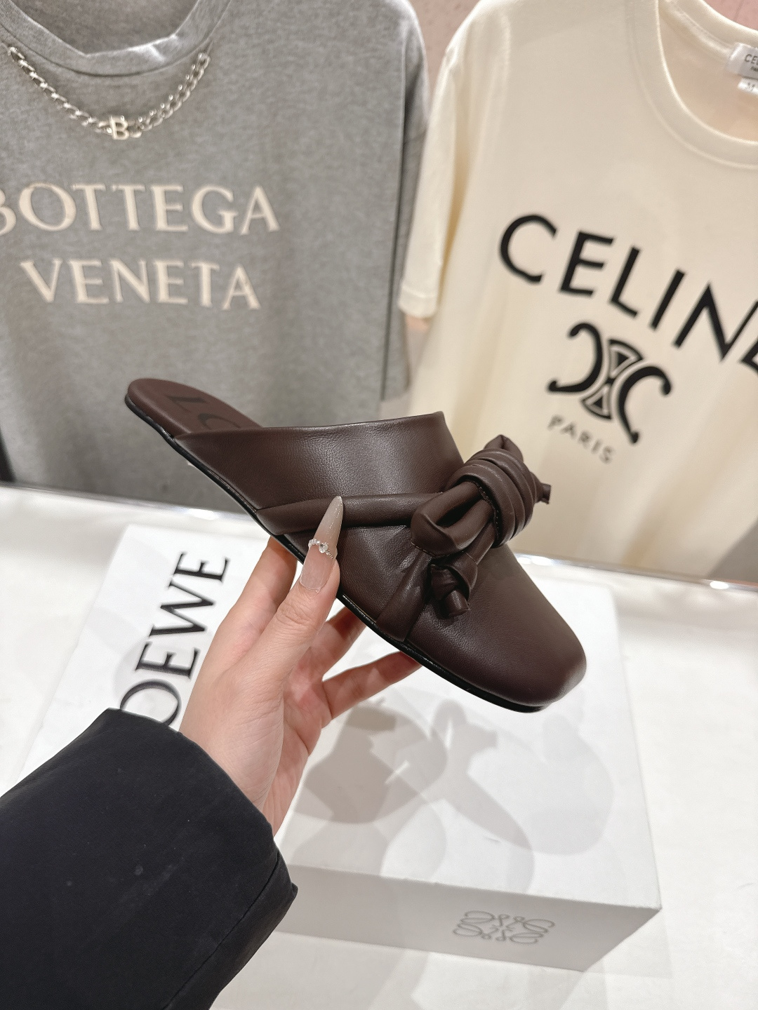 高版本出厂 LOEWE/罗意威F036 26ss春夏新款平底复古半包拖鞋乐福鞋懒人鞋原版购入，细节把控到