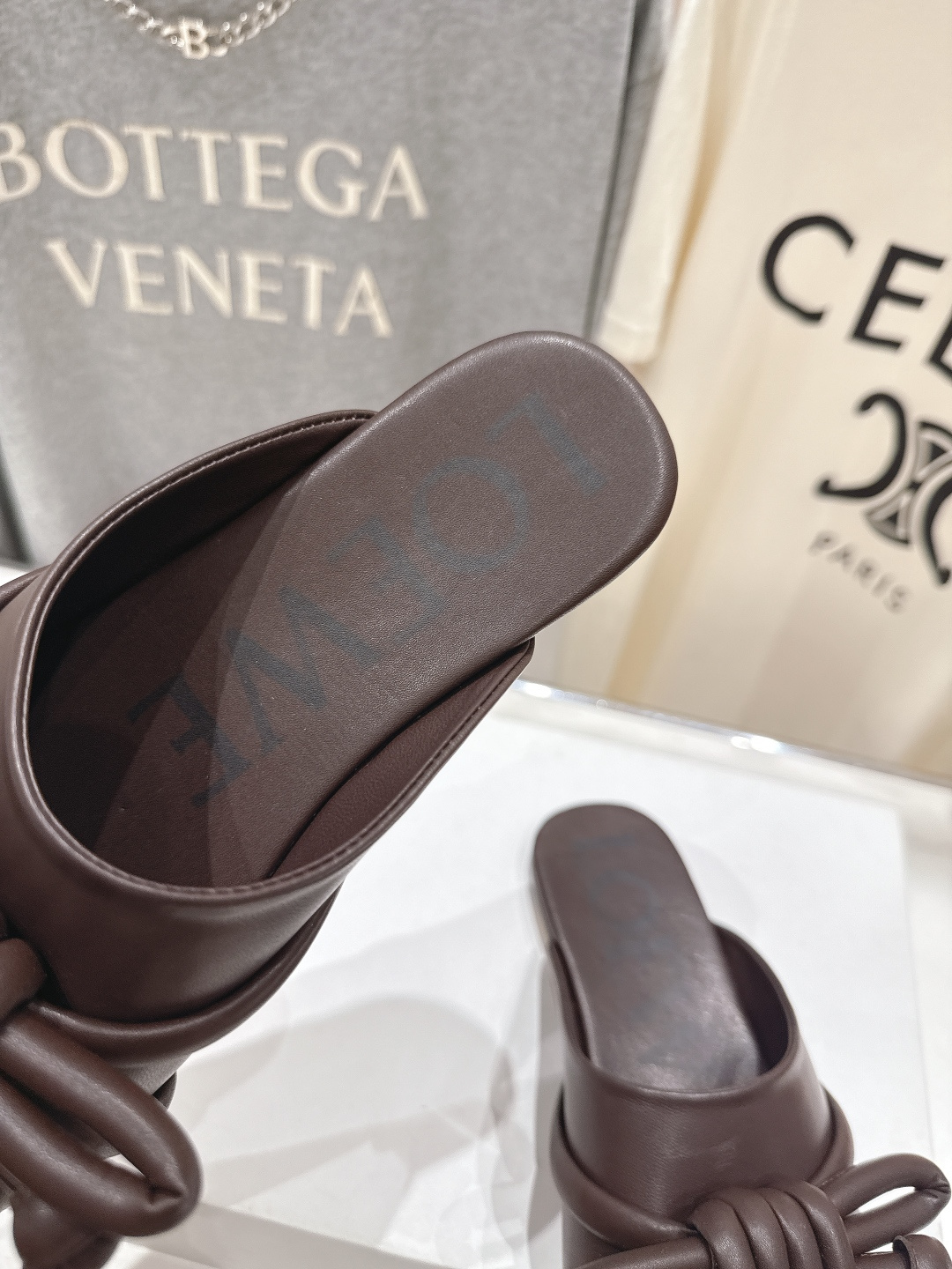 高版本出厂 LOEWE/罗意威F036 26ss春夏新款平底复古半包拖鞋乐福鞋懒人鞋原版购入，细节把控到