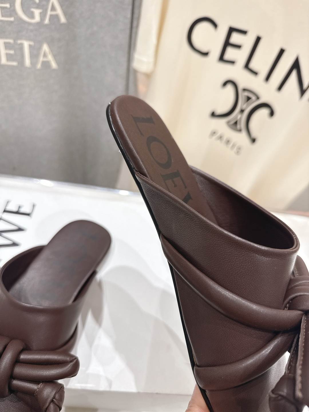 高版本出厂 LOEWE/罗意威F036 26ss春夏新款平底复古半包拖鞋乐福鞋懒人鞋原版购入，细节把控到