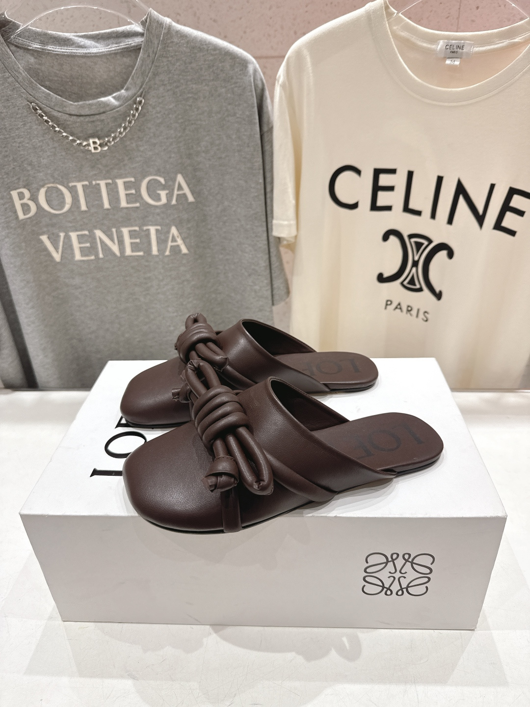 高版本出厂 LOEWE/罗意威F036 26ss春夏新款平底复古半包拖鞋乐福鞋懒人鞋原版购入，细节把控到