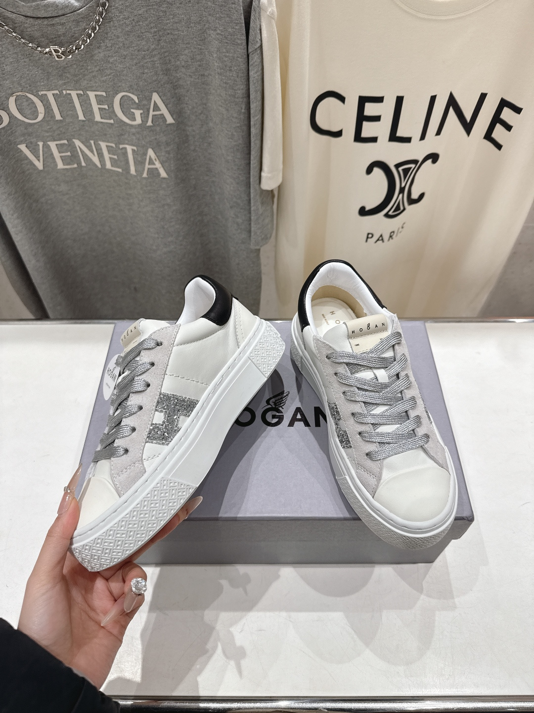 高版本出厂 HOGAN/霍根F051 2026ss新款厚底系带休闲运动鞋全新整体鞋型线条优美且具动感，将
