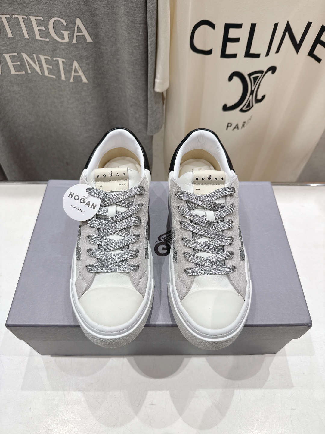 高版本出厂 HOGAN/霍根F051 2026ss新款厚底系带休闲运动鞋全新整体鞋型线条优美且具动感，将