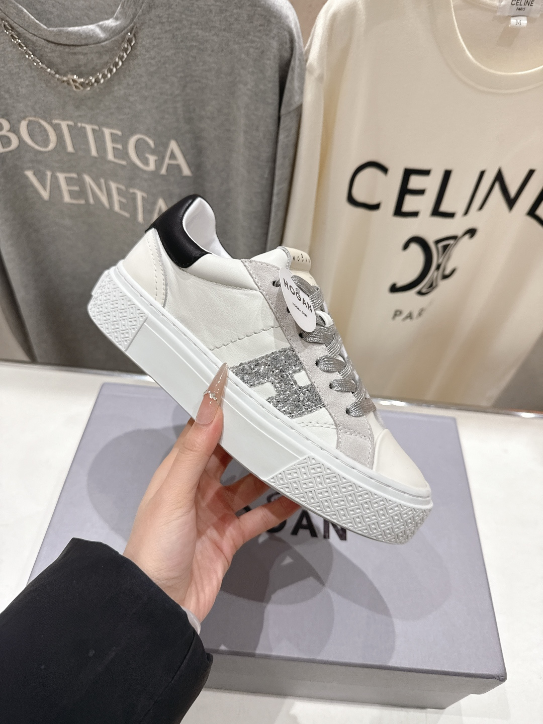 高版本出厂 HOGAN/霍根F051 2026ss新款厚底系带休闲运动鞋全新整体鞋型线条优美且具动感，将