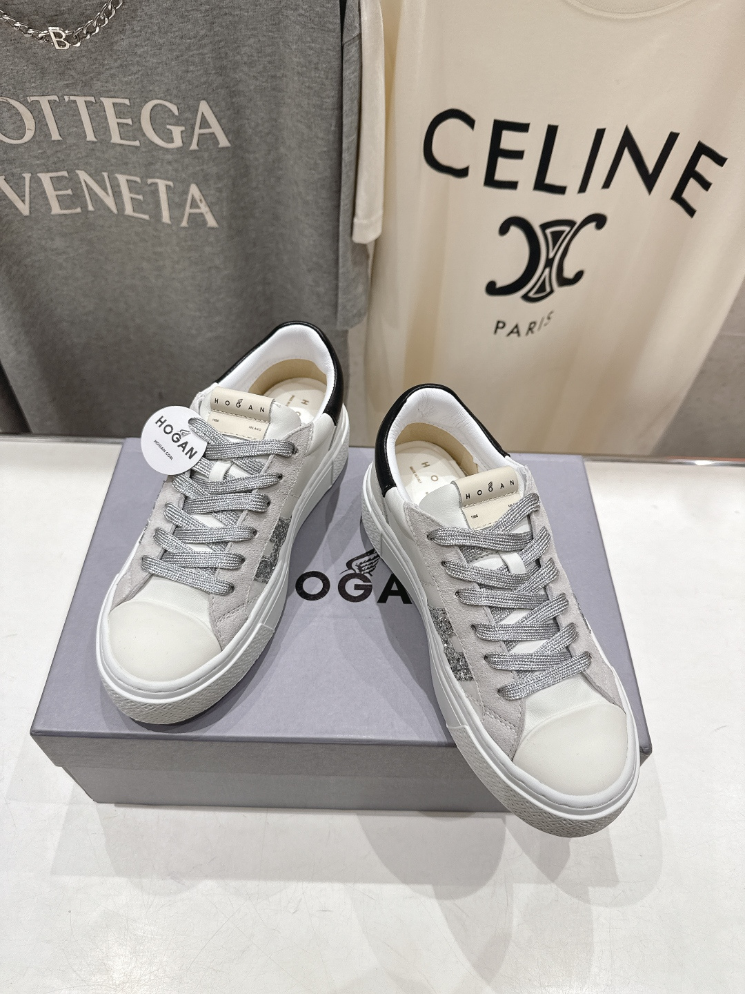 高版本出厂 HOGAN/霍根F051 2026ss新款厚底系带休闲运动鞋全新整体鞋型线条优美且具动感，将