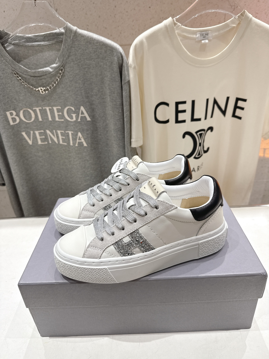 高版本出厂 HOGAN/霍根F051 2026ss新款厚底系带休闲运动鞋全新整体鞋型线条优美且具动感，将