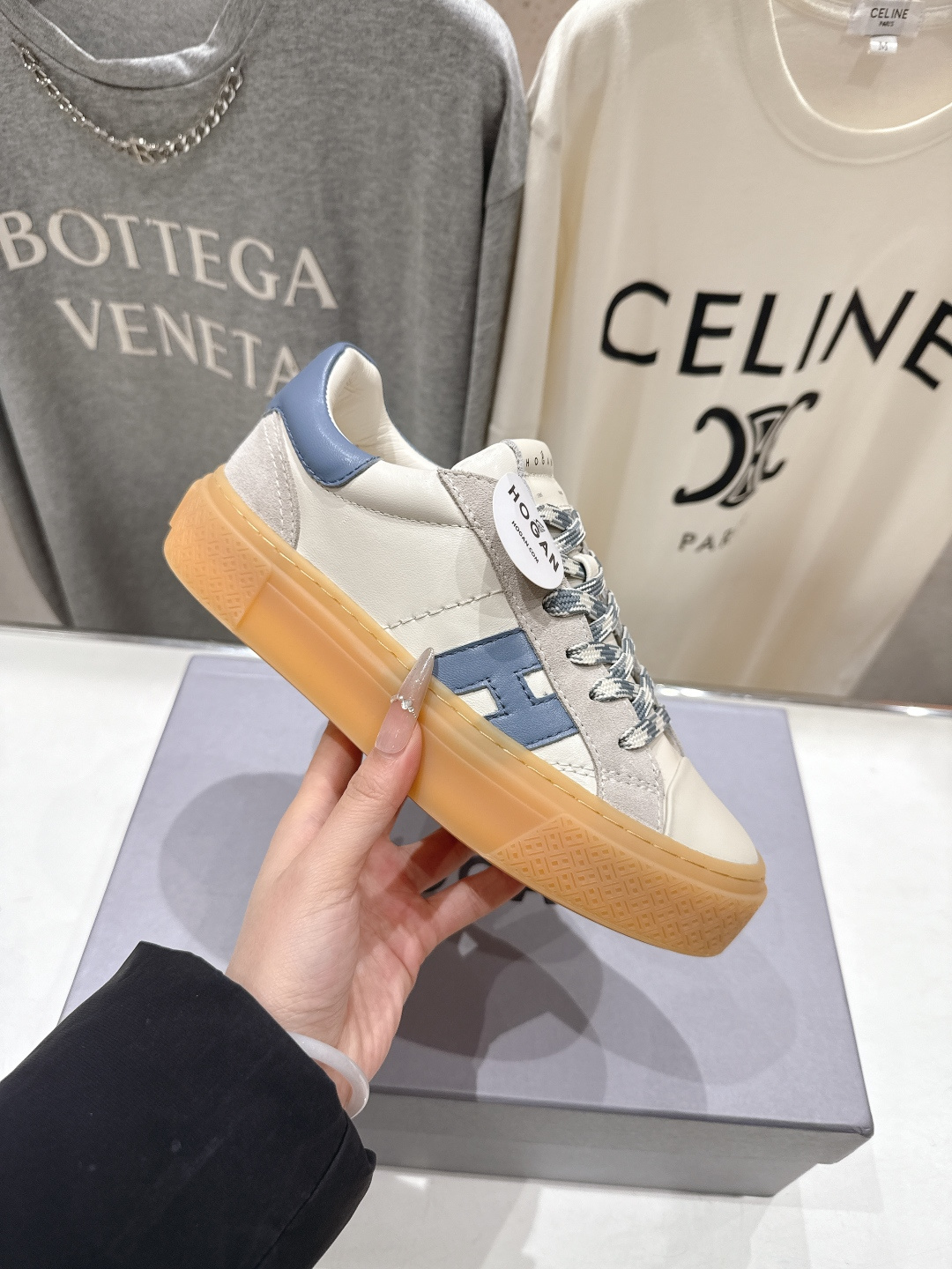 高版本出厂 HOGAN/霍根F051 2026ss新款厚底系带休闲运动鞋全新整体鞋型线条优美且具动感，将