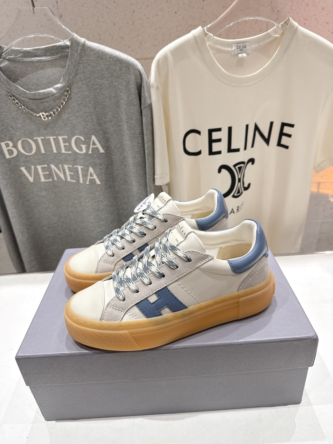 高版本出厂 HOGAN/霍根F051 2026ss新款厚底系带休闲运动鞋全新整体鞋型线条优美且具动感，将