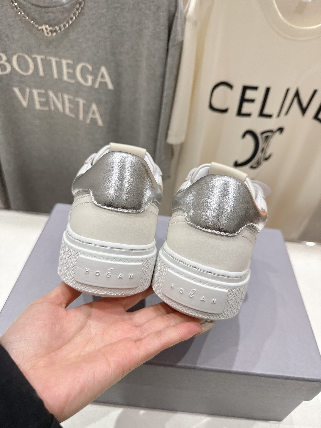 高版本出厂 HOGAN/霍根F051 2026ss新款厚底系带休闲运动鞋全新整体鞋型线条优美且具动感，将