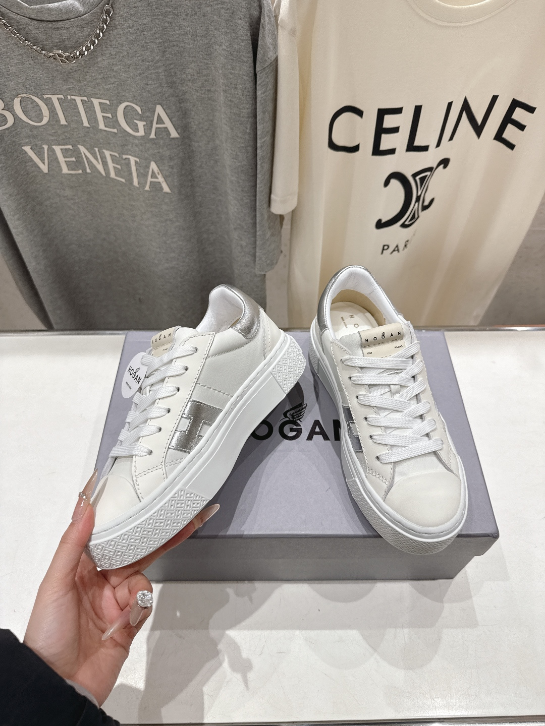 高版本出厂 HOGAN/霍根F051 2026ss新款厚底系带休闲运动鞋全新整体鞋型线条优美且具动感，将