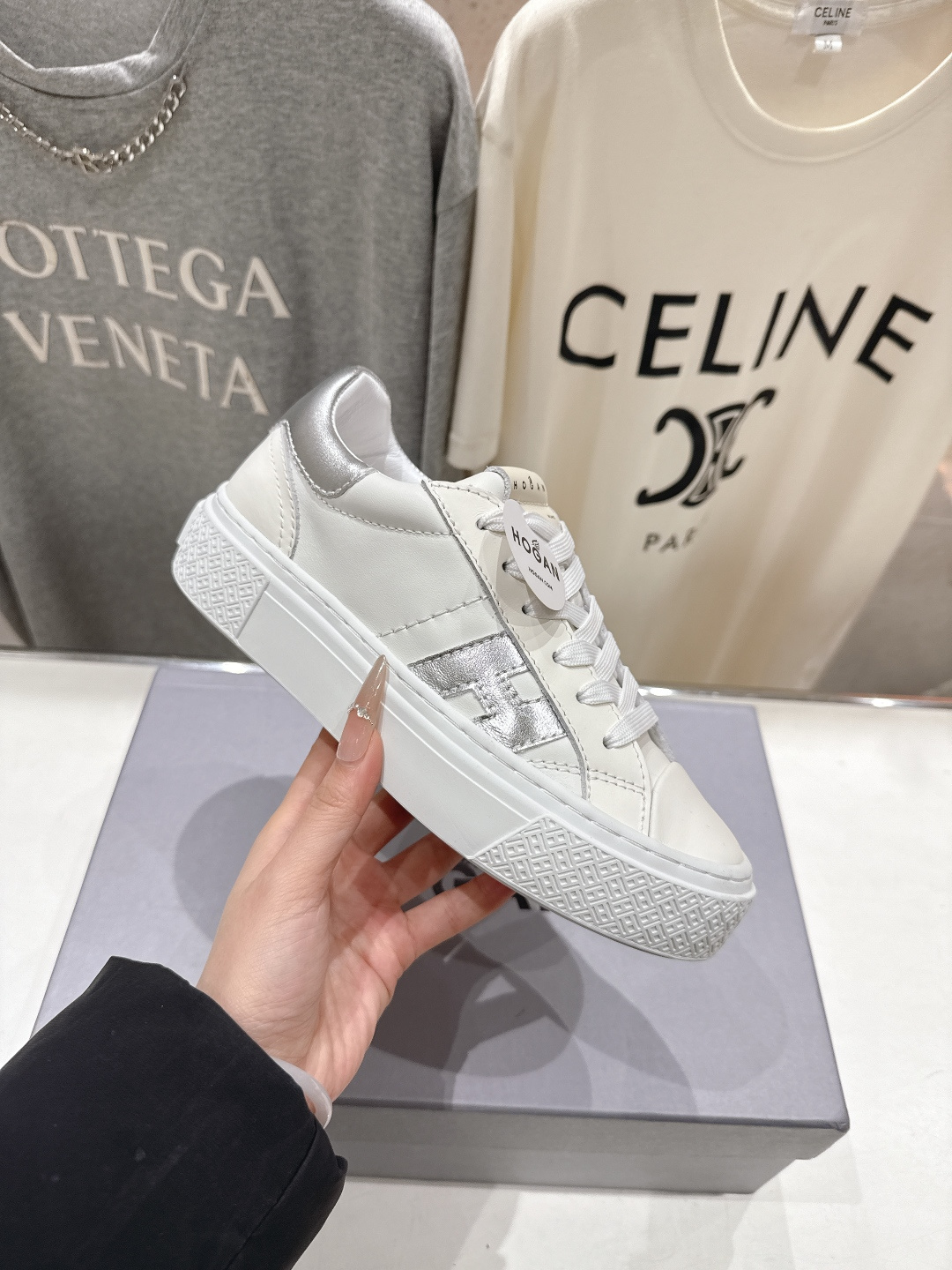 高版本出厂 HOGAN/霍根F051 2026ss新款厚底系带休闲运动鞋全新整体鞋型线条优美且具动感，将