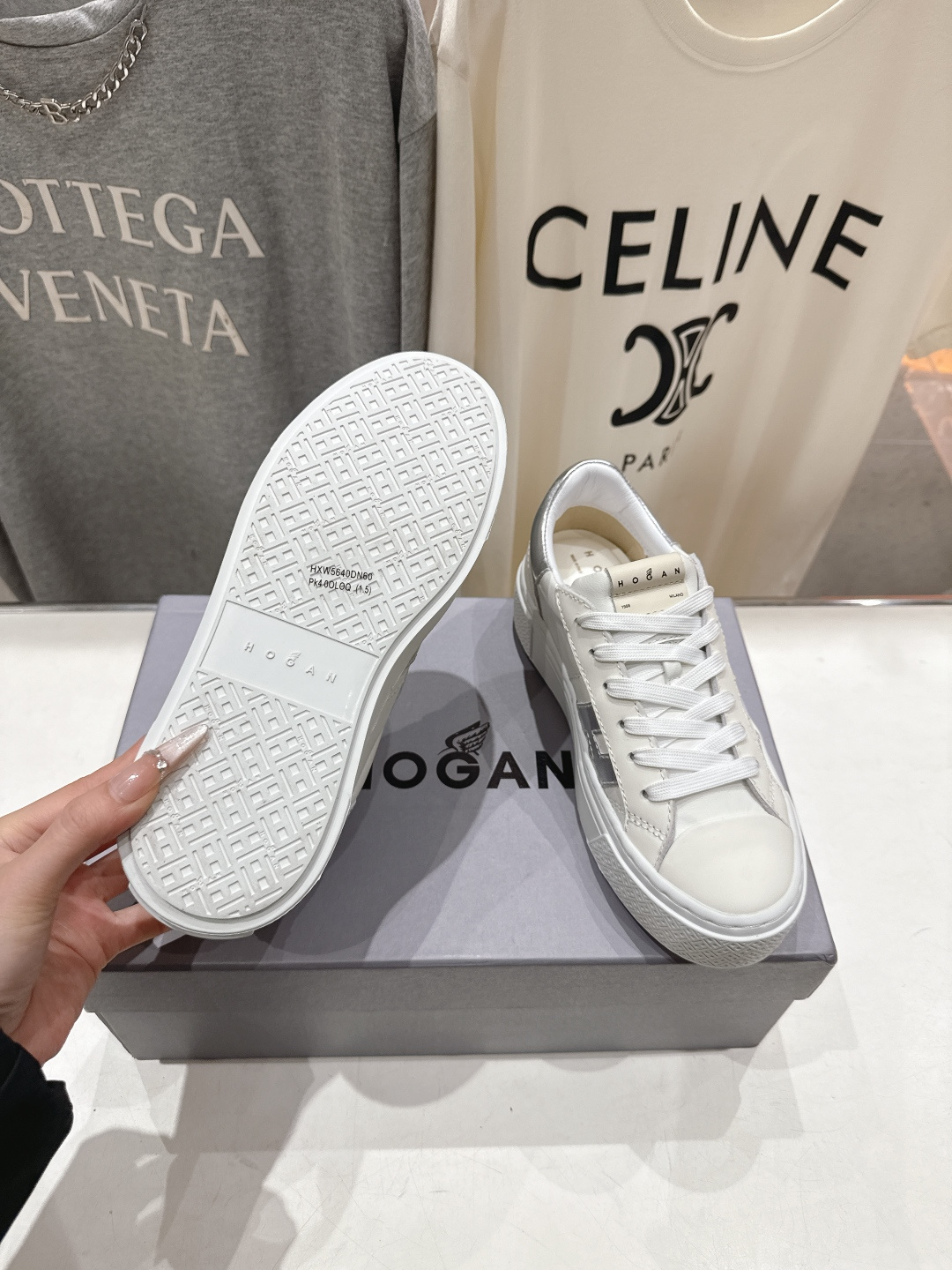 高版本出厂 HOGAN/霍根F051 2026ss新款厚底系带休闲运动鞋全新整体鞋型线条优美且具动感，将