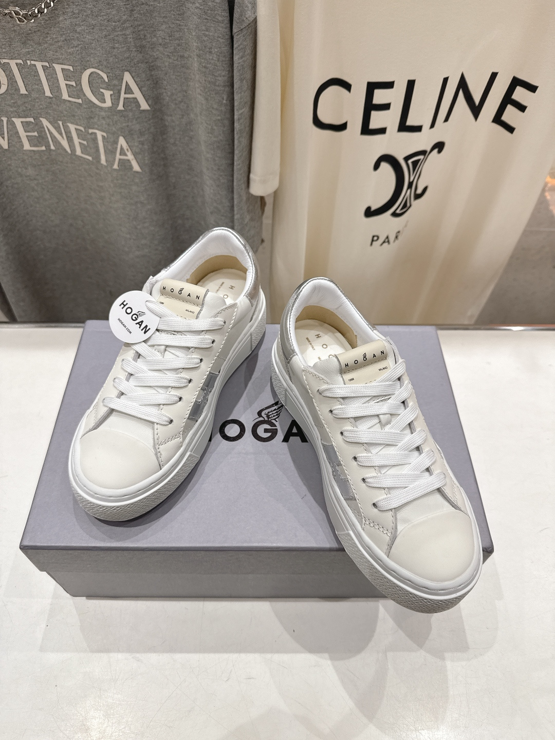 高版本出厂 HOGAN/霍根F051 2026ss新款厚底系带休闲运动鞋全新整体鞋型线条优美且具动感，将
