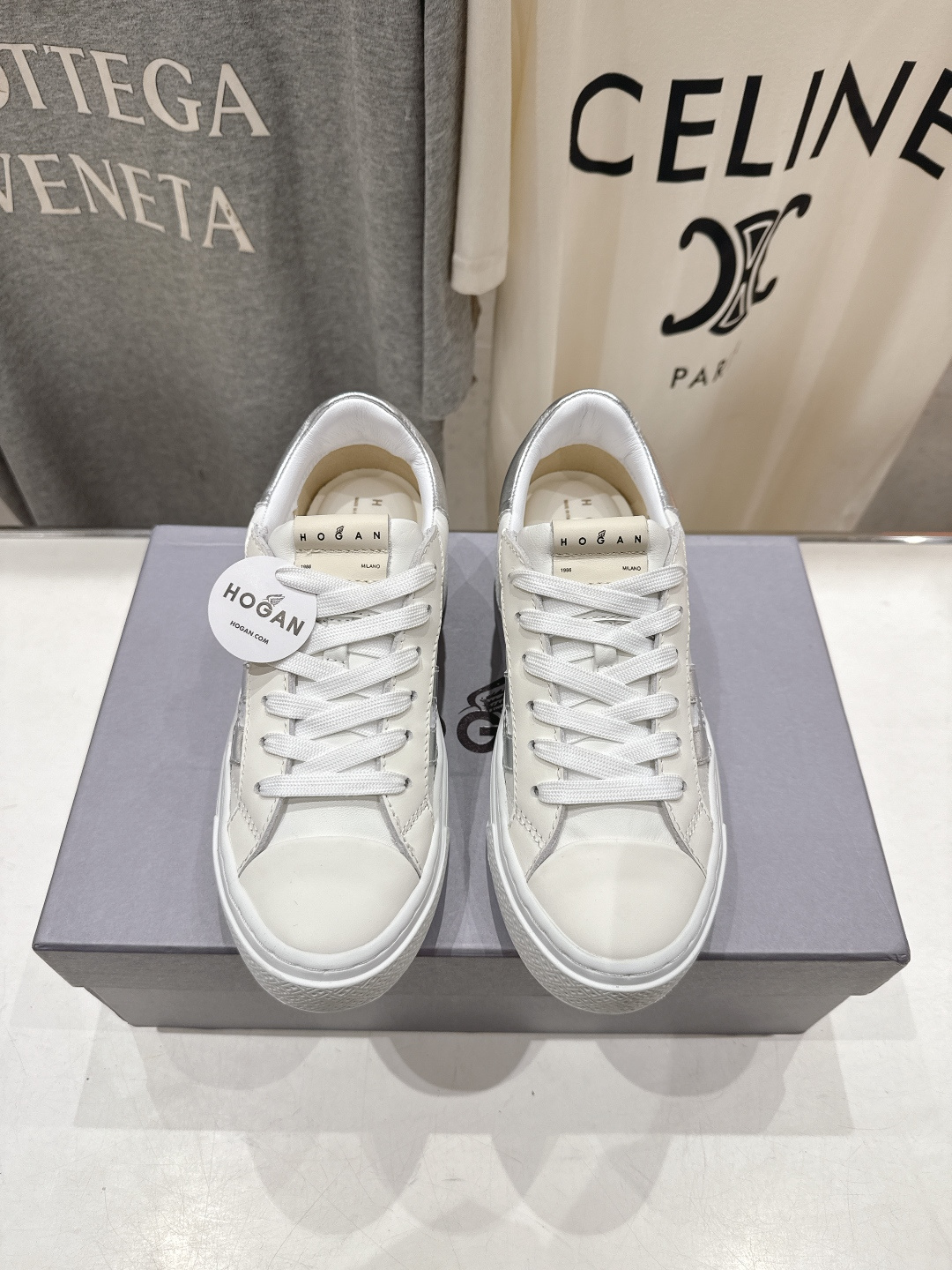 高版本出厂 HOGAN/霍根F051 2026ss新款厚底系带休闲运动鞋全新整体鞋型线条优美且具动感，将