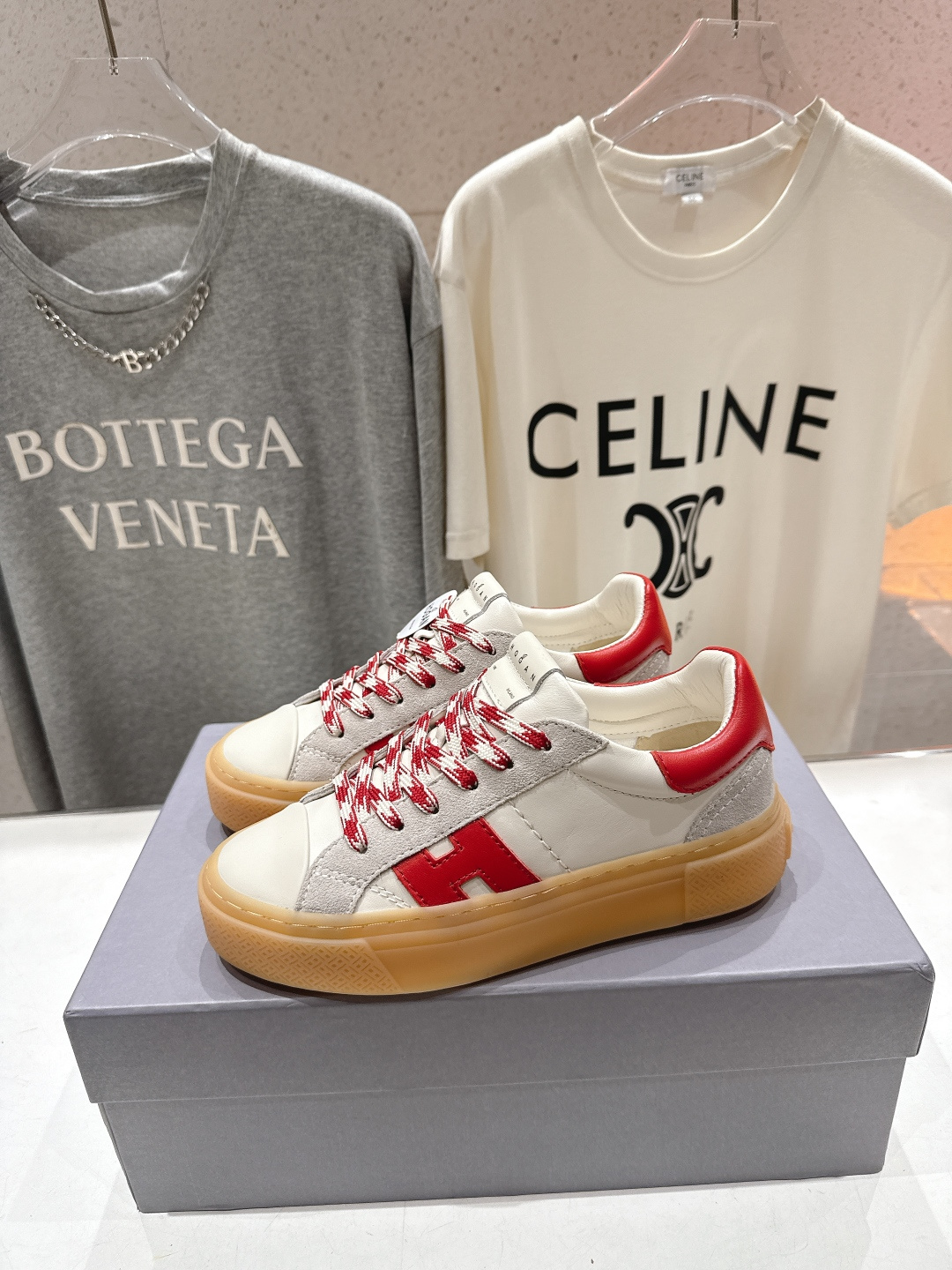 高版本出厂 HOGAN/霍根F051 2026ss新款厚底系带休闲运动鞋全新整体鞋型线条优美且具动感，将