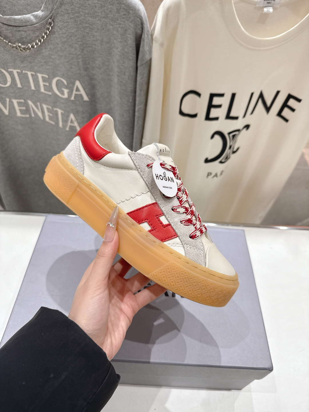 高版本出厂 HOGAN/霍根F051 2026ss新款厚底系带休闲运动鞋全新整体鞋型线条优美且具动感，将