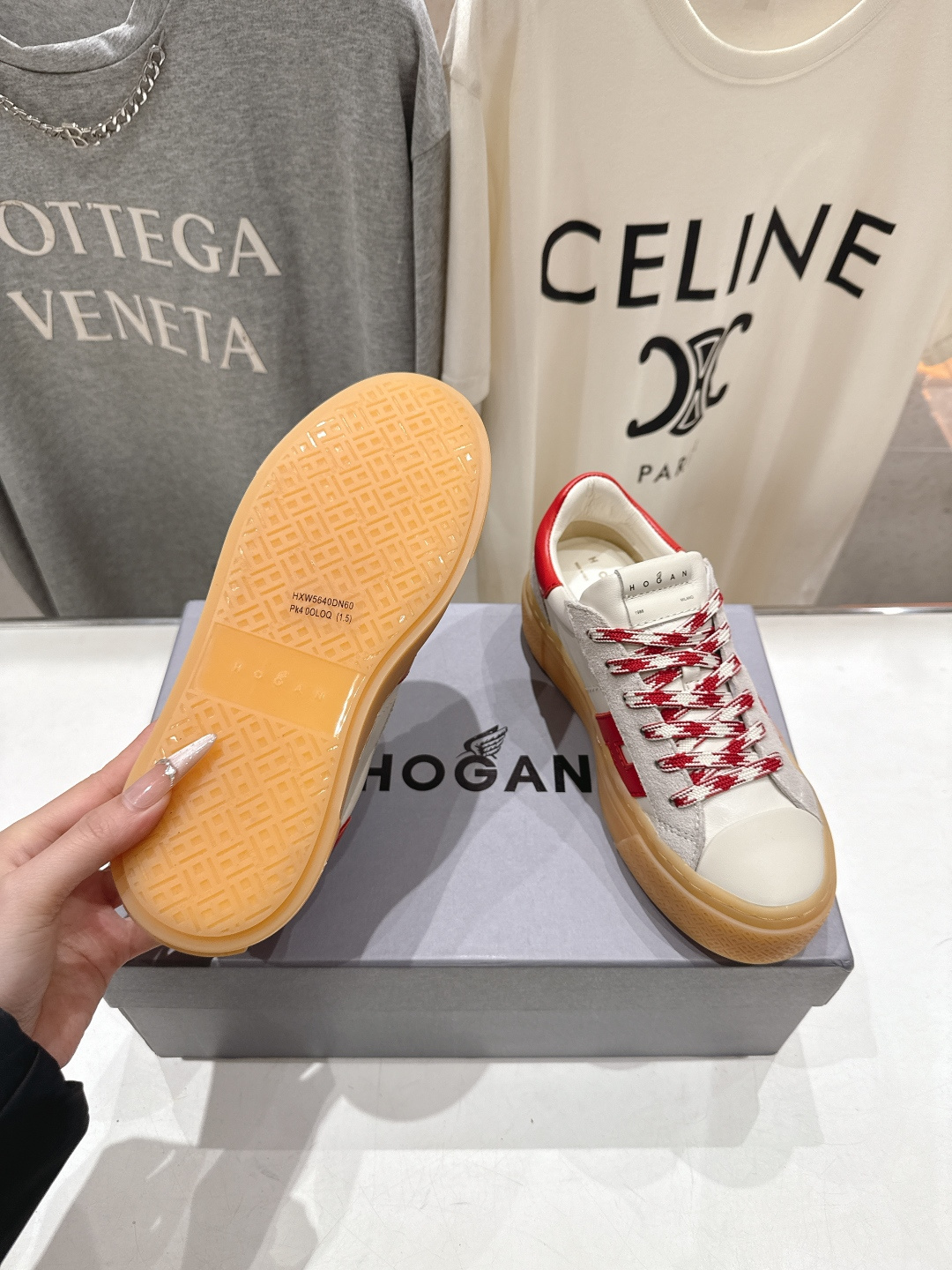 高版本出厂 HOGAN/霍根F051 2026ss新款厚底系带休闲运动鞋全新整体鞋型线条优美且具动感，将