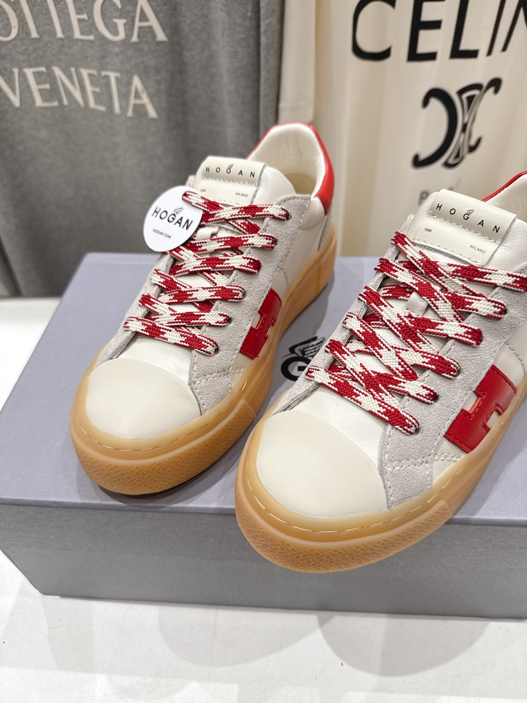 高版本出厂 HOGAN/霍根F051 2026ss新款厚底系带休闲运动鞋全新整体鞋型线条优美且具动感，将