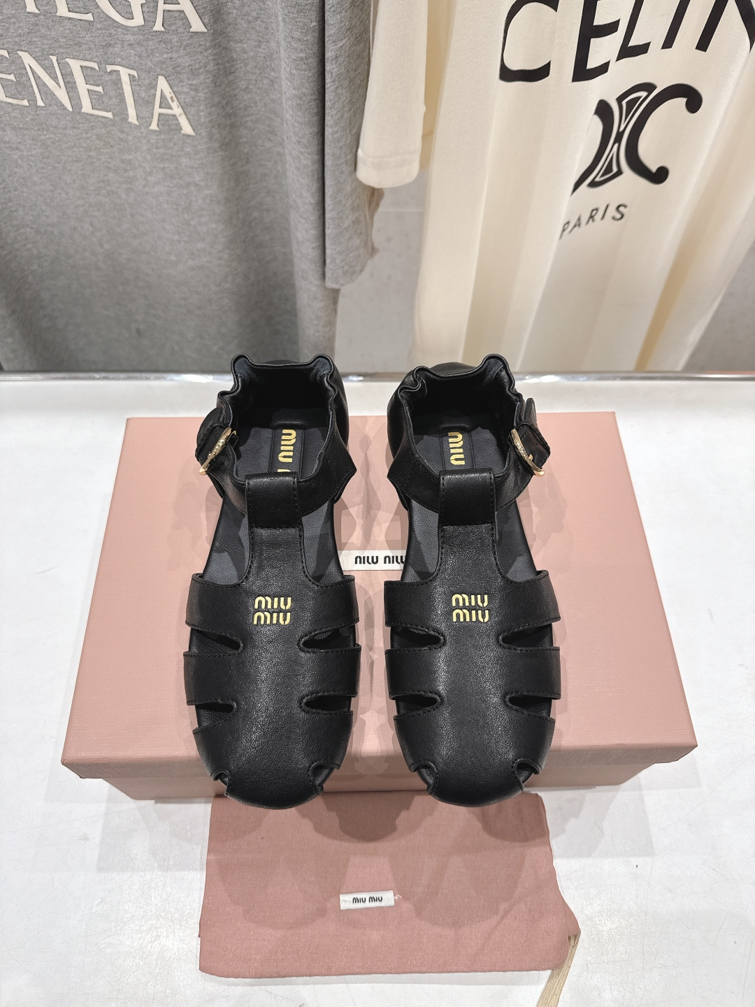 高版本出厂 MiuMiu*缪缪F033 2026ss夏季新款平底羊皮复古风凉鞋拖鞋Zp开发 原版拆卸，细