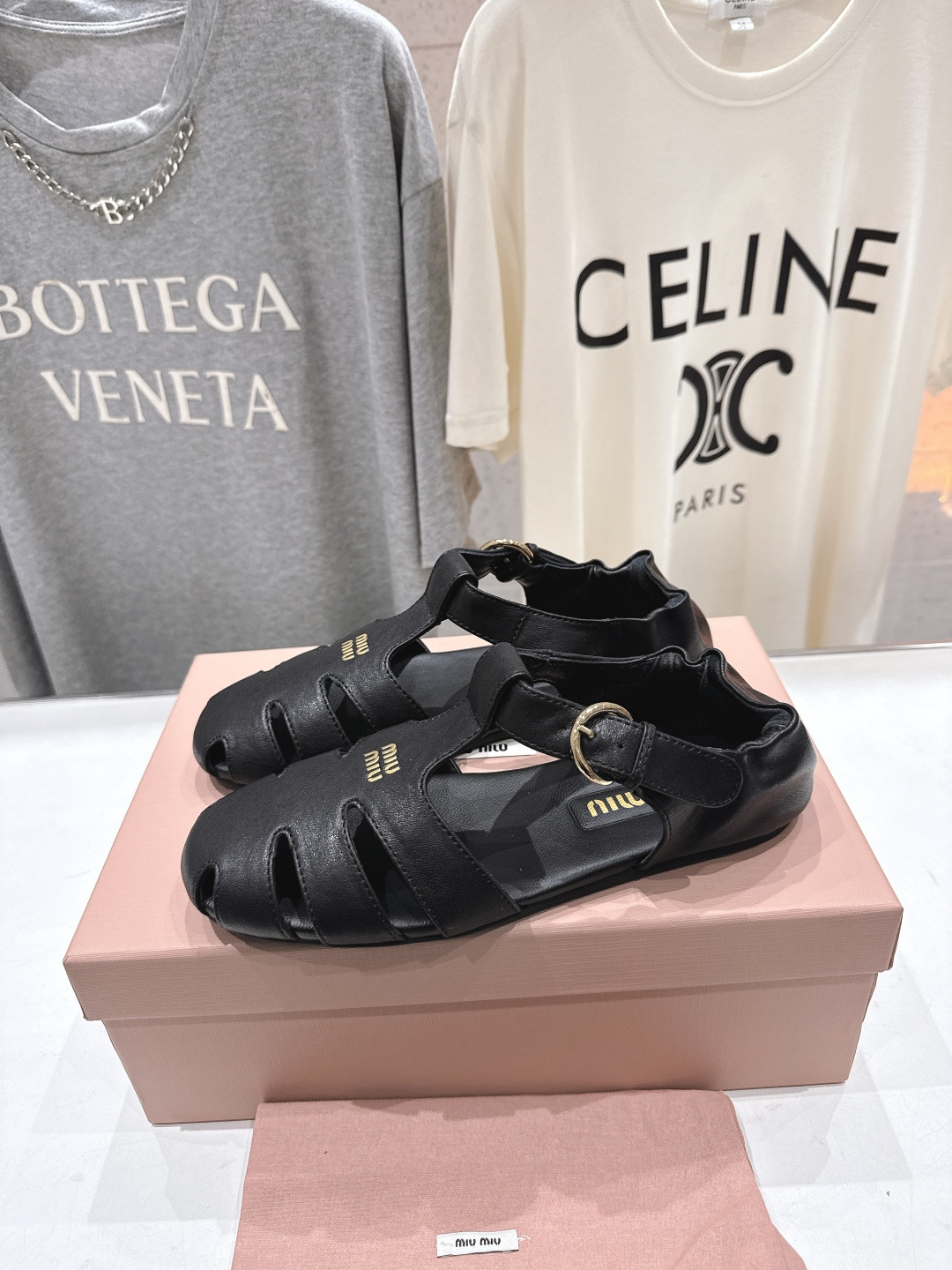 高版本出厂 MiuMiu*缪缪F033 2026ss夏季新款平底羊皮复古风凉鞋拖鞋Zp开发 原版拆卸，细